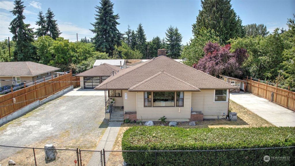 Photo of 2131 NE 12th Street, Renton, WA 98056 (MLS # 2138239)