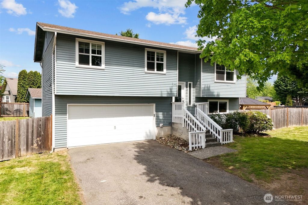 Photo of 6313 95th Place NE, Marysville, WA 98270 (MLS # 2372168)
