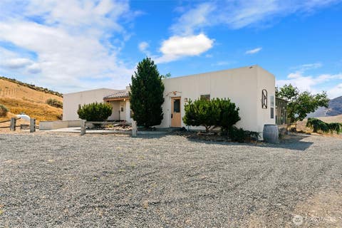 Photo of 723 Burbank Creek Road, Yakima, WA 98901 (MLS # 2546795)