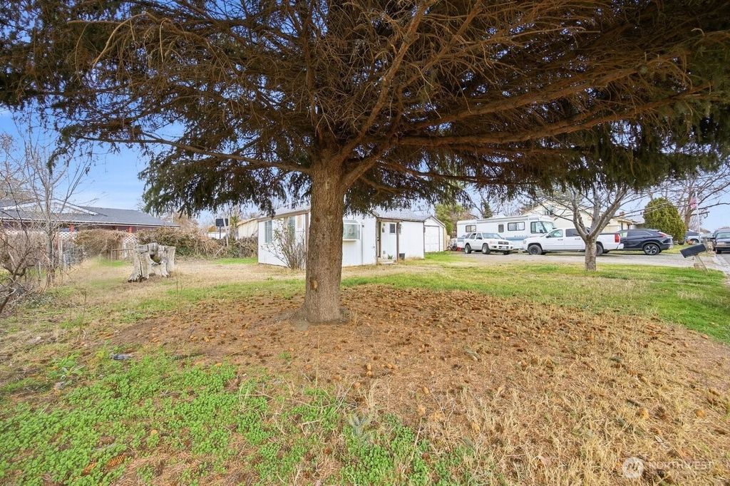 Photo of 17 E 13th Ave Ave, Kennewick, WA 99336 (MLS # 2488264)