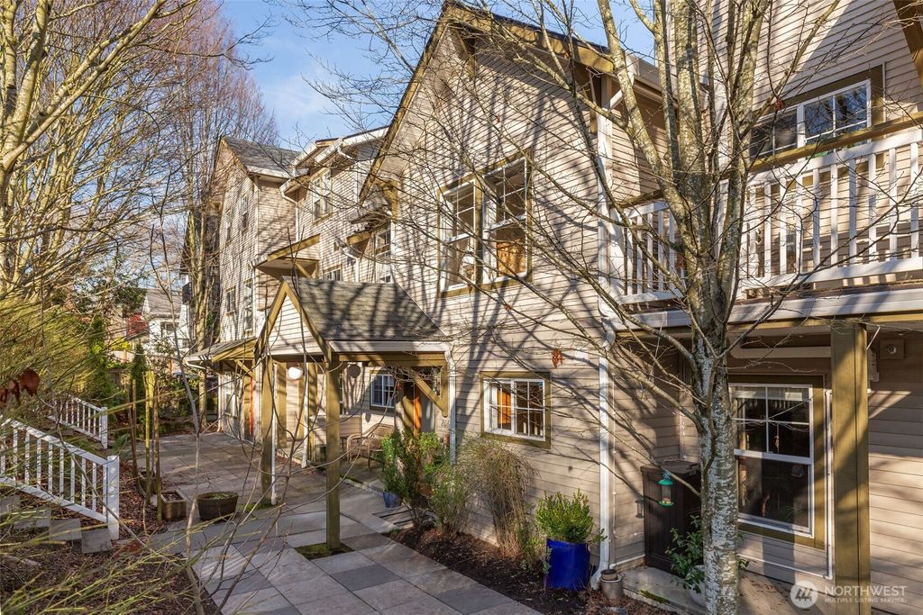 Photo of 206 24th Avenue E, Seattle, WA 98112 (MLS # 2498858)