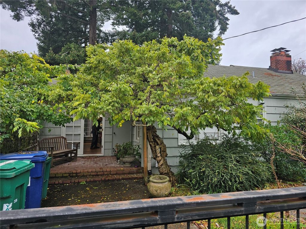 Photo of 15401 22nd Avenue SW, Burien, WA 98166 (MLS # 2360101)