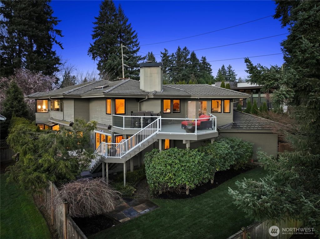 Photo of 10535 NE 53rd Street, Kirkland, WA 98033 (MLS # 2490226)