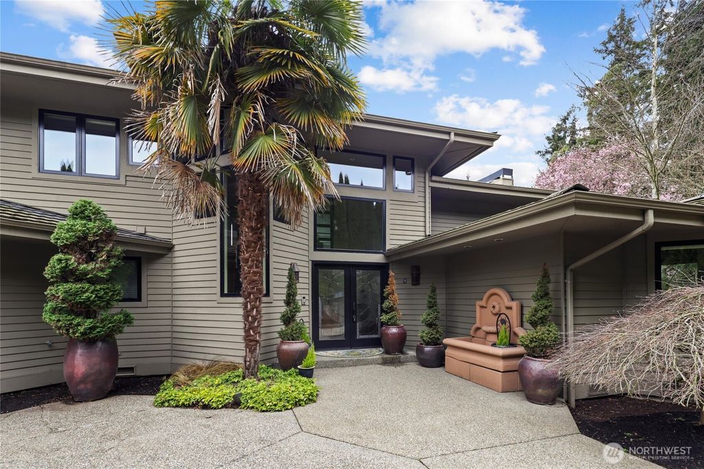 Photo of 10535 NE 53rd Street, Kirkland, WA 98033 (MLS # 2490226)