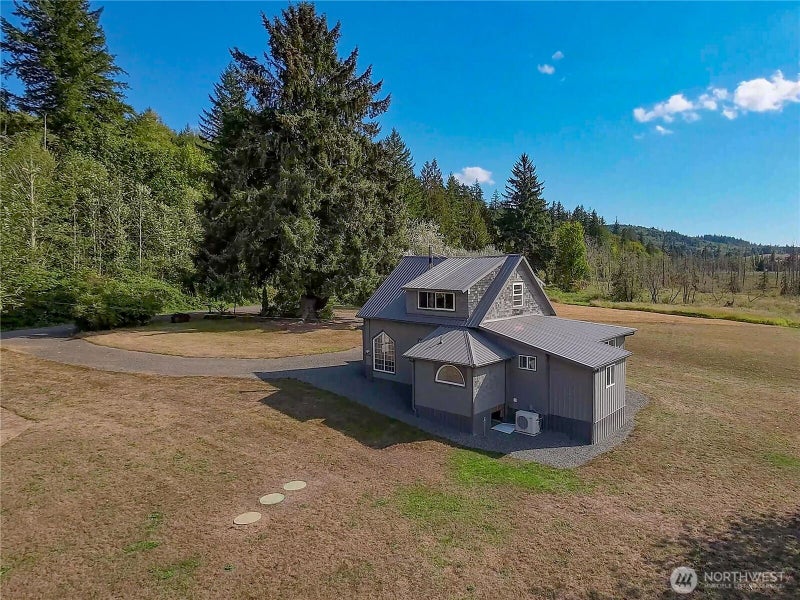 720 Leland Valley Road E