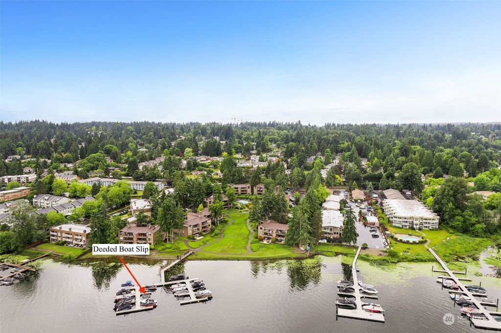 Photo of 17458 NE 40th Place #E5, Redmond, WA 98052 (MLS # 2068038)