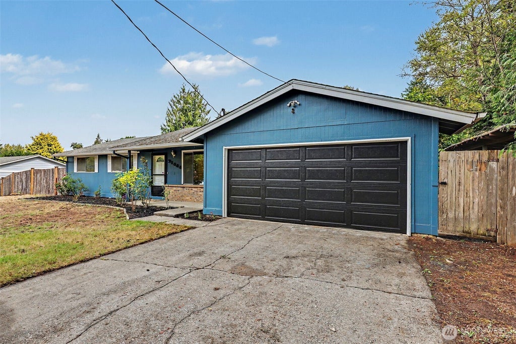 Photo of 31444 51st Avenue SW, Federal Way, WA 98023 (MLS # 2578754)