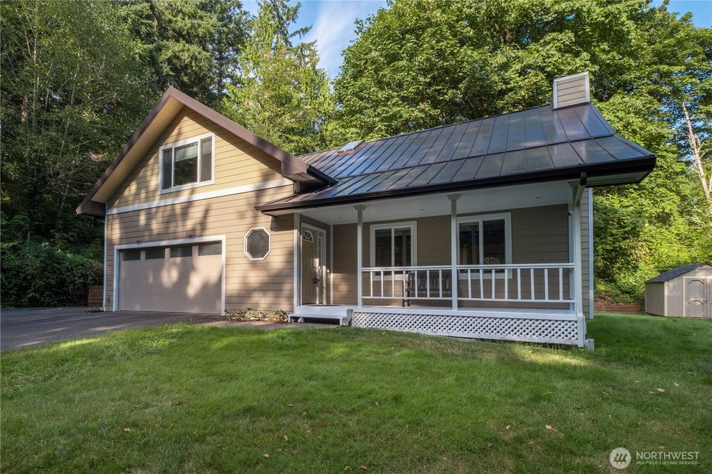 Photo of 15613 230th Avenue SE, Issaquah, WA 98027 (MLS # 2414861)