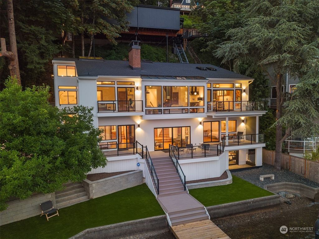 Photo of 1830 W Lake Sammamish Parkway NE, Bellevue, WA 98008 (MLS # 2208396)