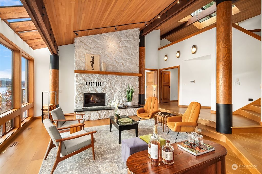 Photo of 1830 W Lake Sammamish Parkway NE, Bellevue, WA 98008 (MLS # 2208396)