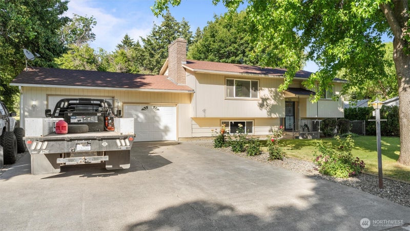 735 S 5th St.