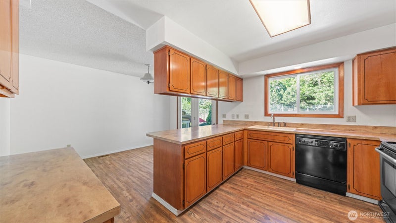 735 S 5th St.