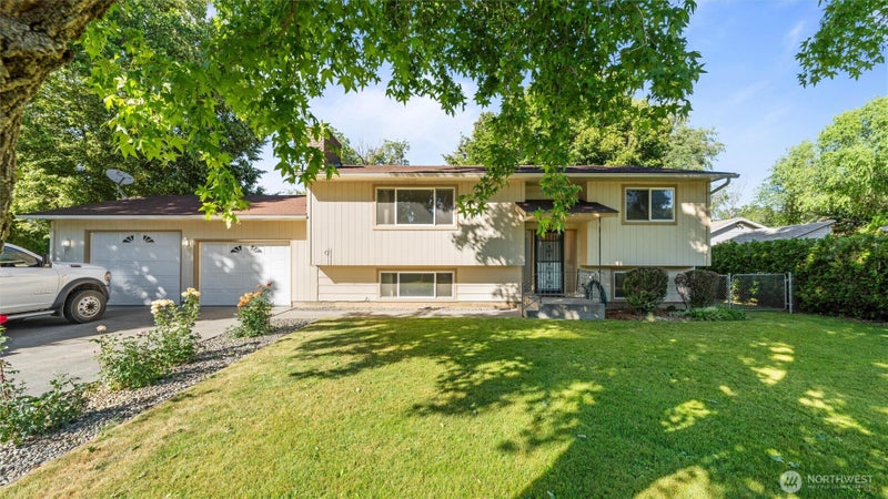 735 S 5th St.