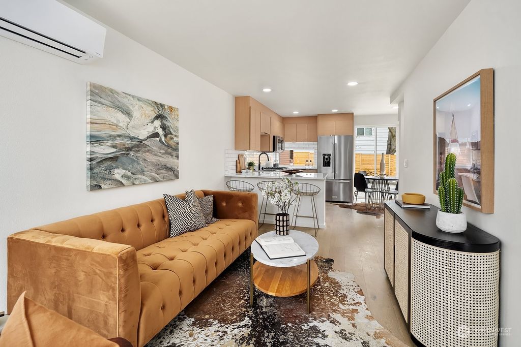 Photo of 7906 Green Lake Drive N, Seattle, WA 98103 (MLS # 2143395)