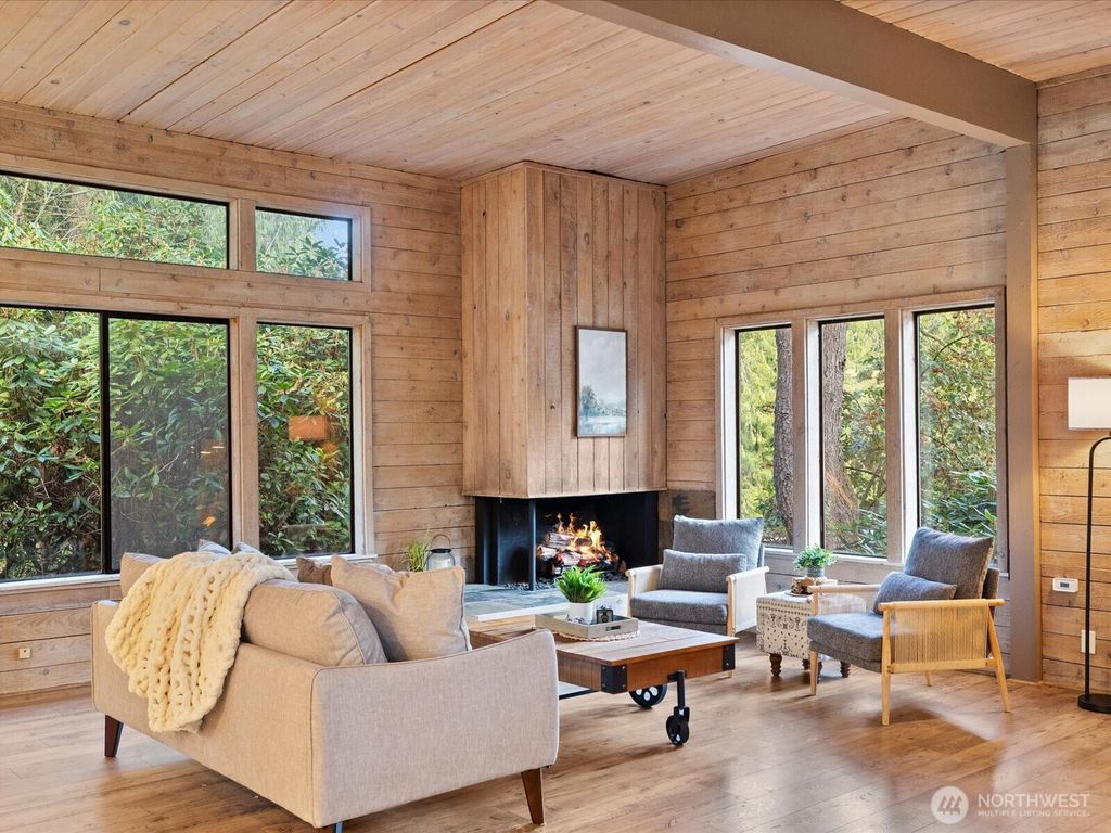 Photo of 11202 204th Avenue NE, Redmond, WA 98053 (MLS # 2482413)