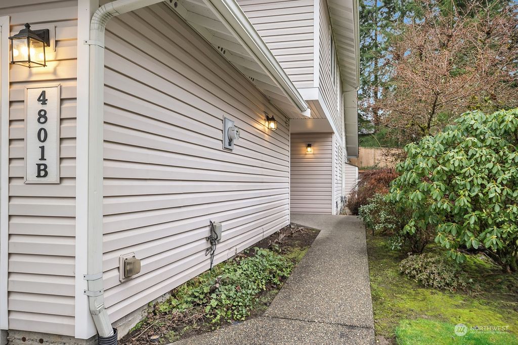 Photo of 4801 NE 18th Place #B, Renton, WA 98059 (MLS # 2033787)