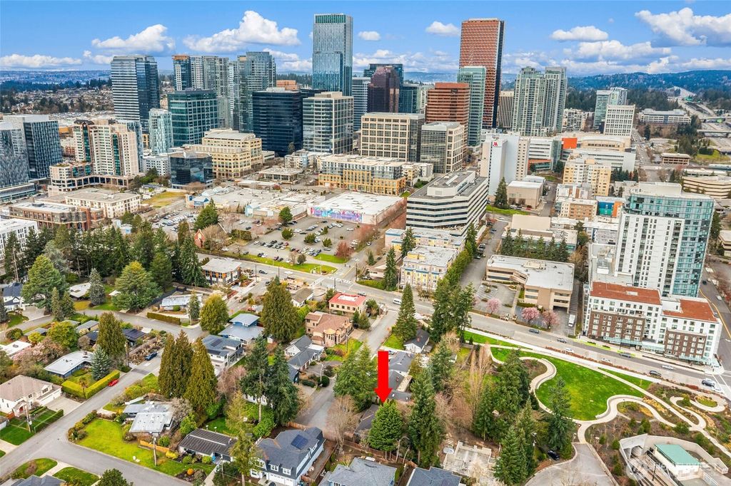 Photo of 130 110th Place SE, Bellevue, WA 98004 (MLS # 2488463)