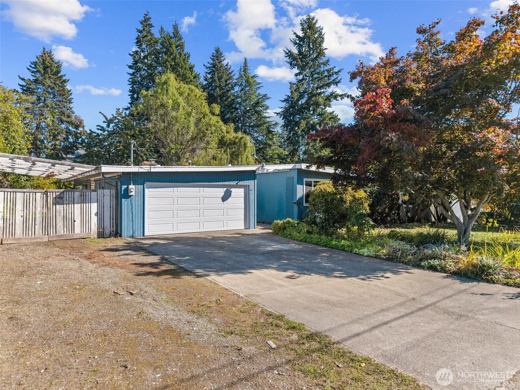Photo of 25708 135th Place SE, Kent, WA 98042 (MLS # 2589209)