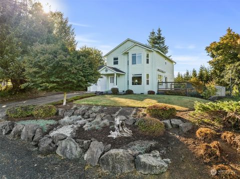 Photo of 740 Cowlitz Street E, South Bend, WA 98586 (MLS # 2298024) Photo of 740 Cowlitz Street E, South Bend, WA 98586 (MLS # 2298024)