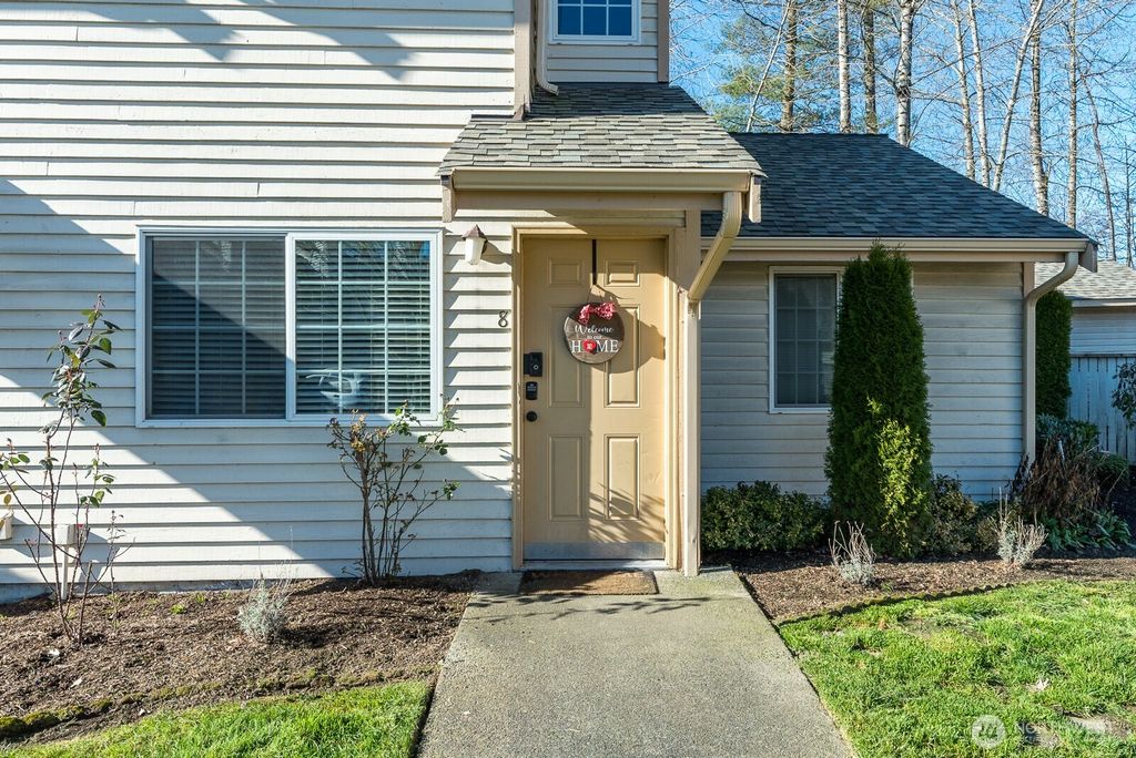 Photo of 115 124th St SE St #B8, Everett, WA 98208 (MLS # 2479288)