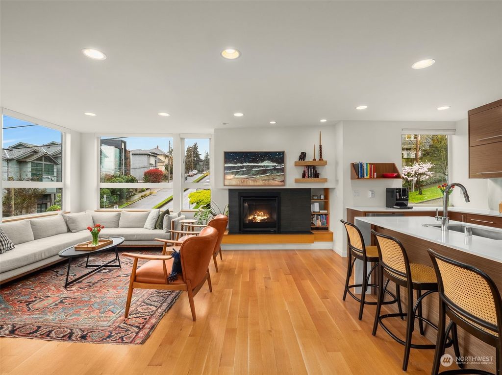 Photo of 1000 5th Avenue N, Seattle, WA 98109 (MLS # 2052916)