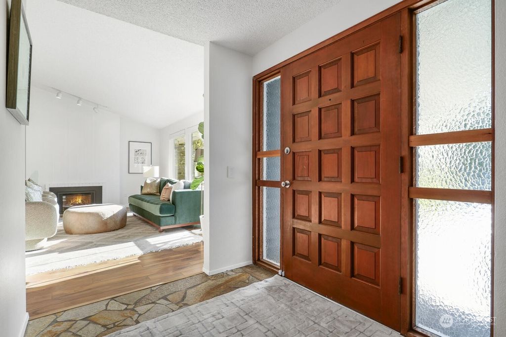 Photo of 7660 85th Place SE, Mercer Island, WA 98040 (MLS # 2222625)