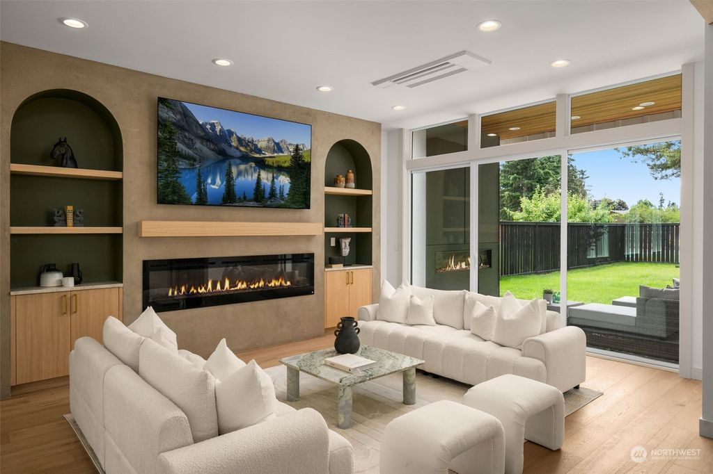 Photo of 13037 NE 104th St St, Kirkland, WA 98033 (MLS # 2294679)