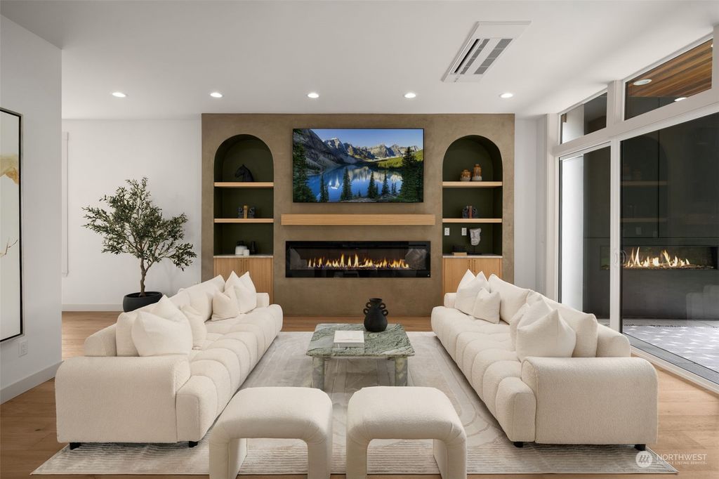 Photo of 13037 NE 104th St St, Kirkland, WA 98033 (MLS # 2294679)