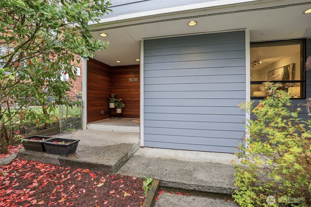 Photo of 906 N 76th Street, Seattle, WA 98103 (MLS # 2506810)