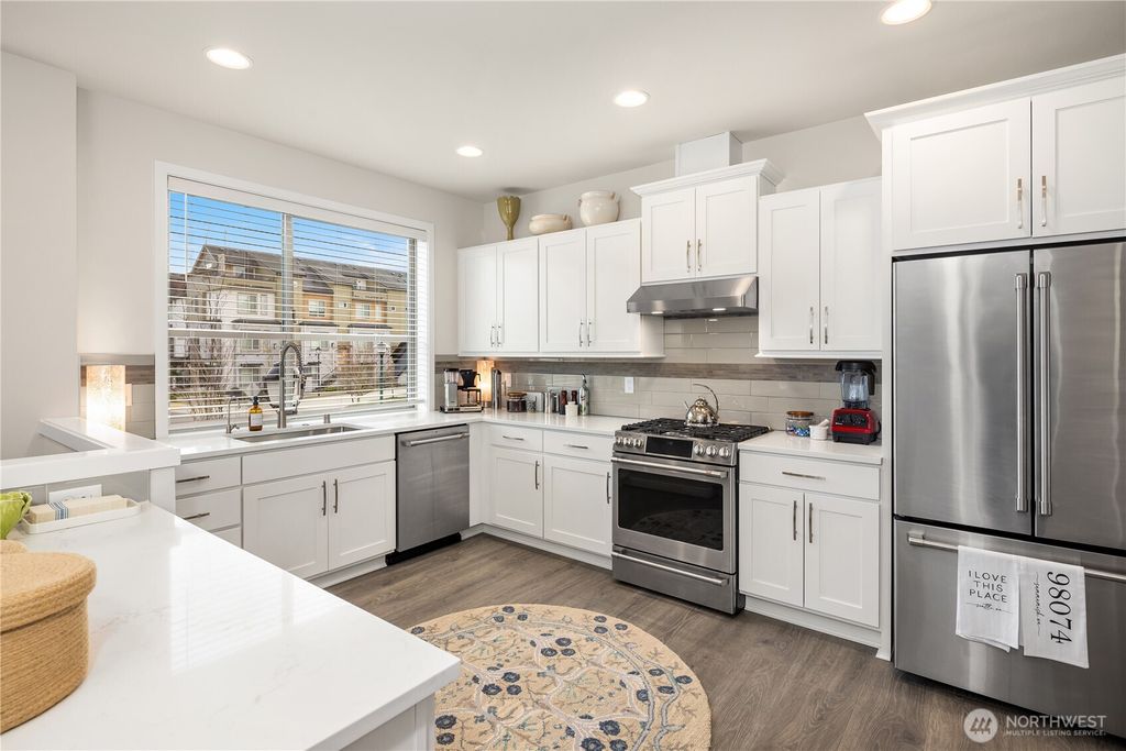 Photo of 1027 6th Walk Walk NE, Issaquah, WA 98029 (MLS # 2476704)