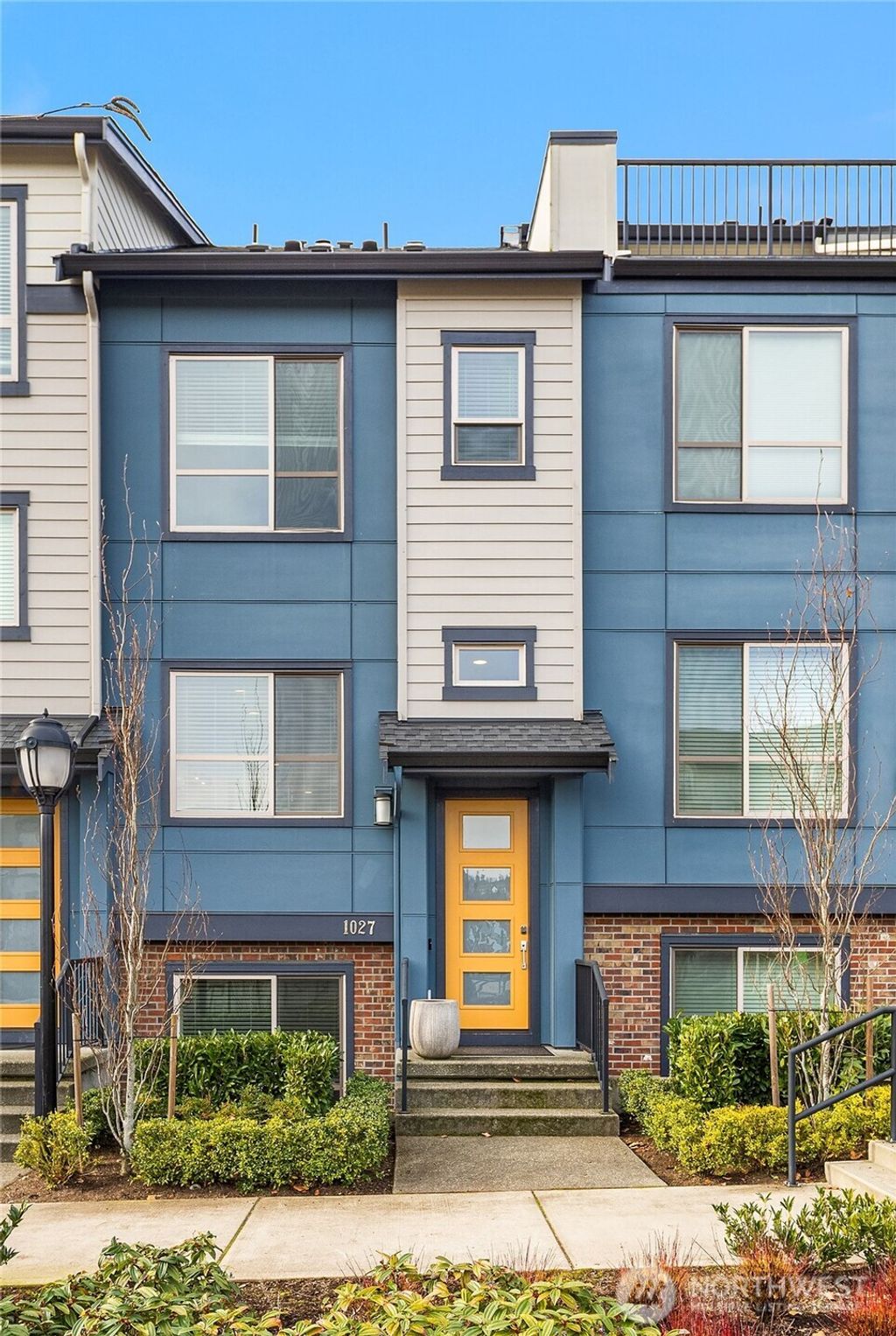 Photo of 1027 6th Walk Walk NE, Issaquah, WA 98029 (MLS # 2476704)