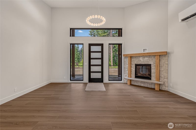 73 Headwater Lane