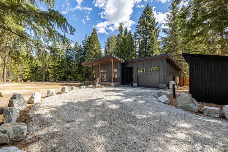 73 Headwater Lane