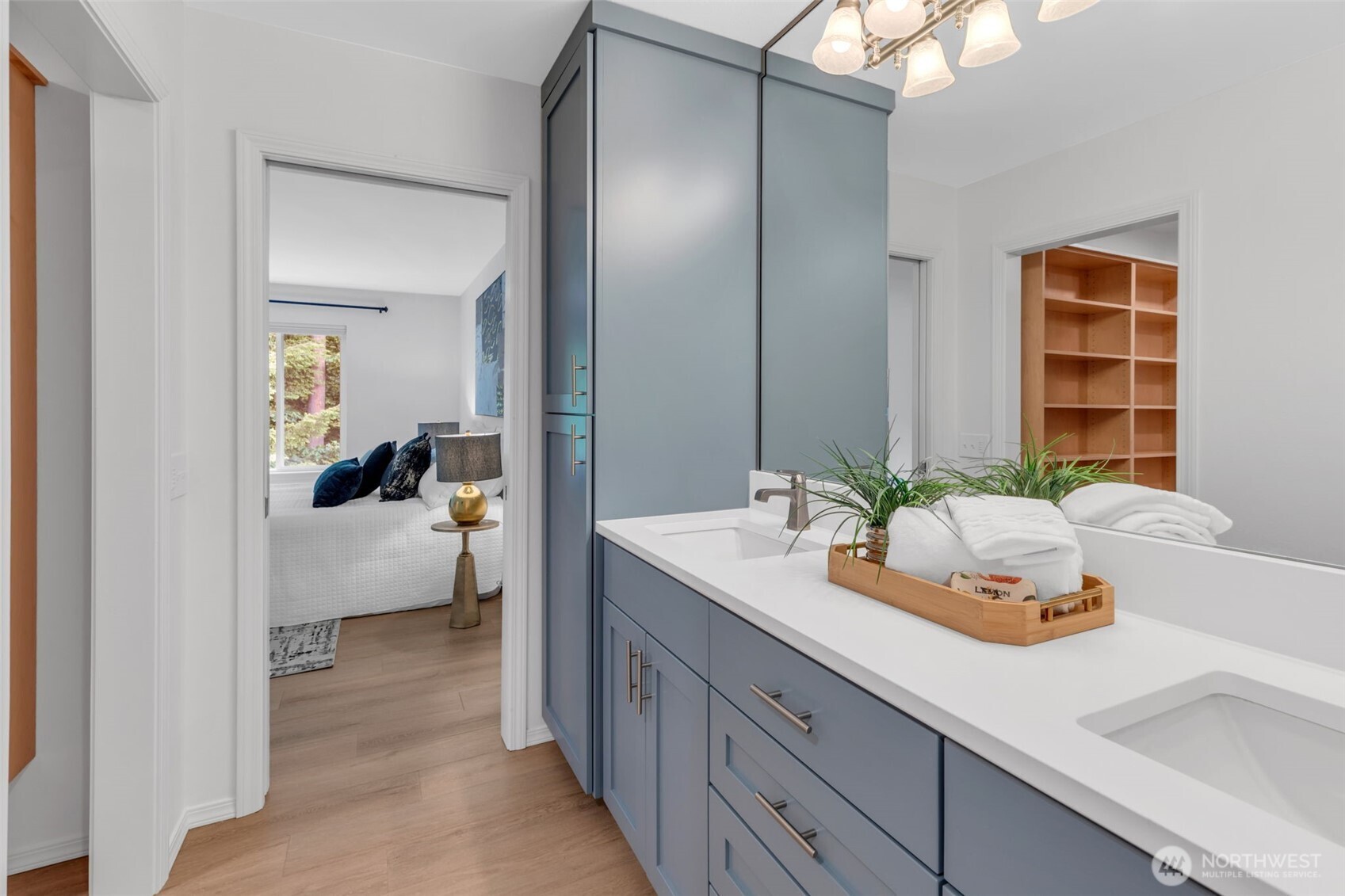 Federal Way, Washington 98003, United States, 4 Bedrooms Bedrooms, ,3 BathroomsBathrooms,Residential,Pending,132043