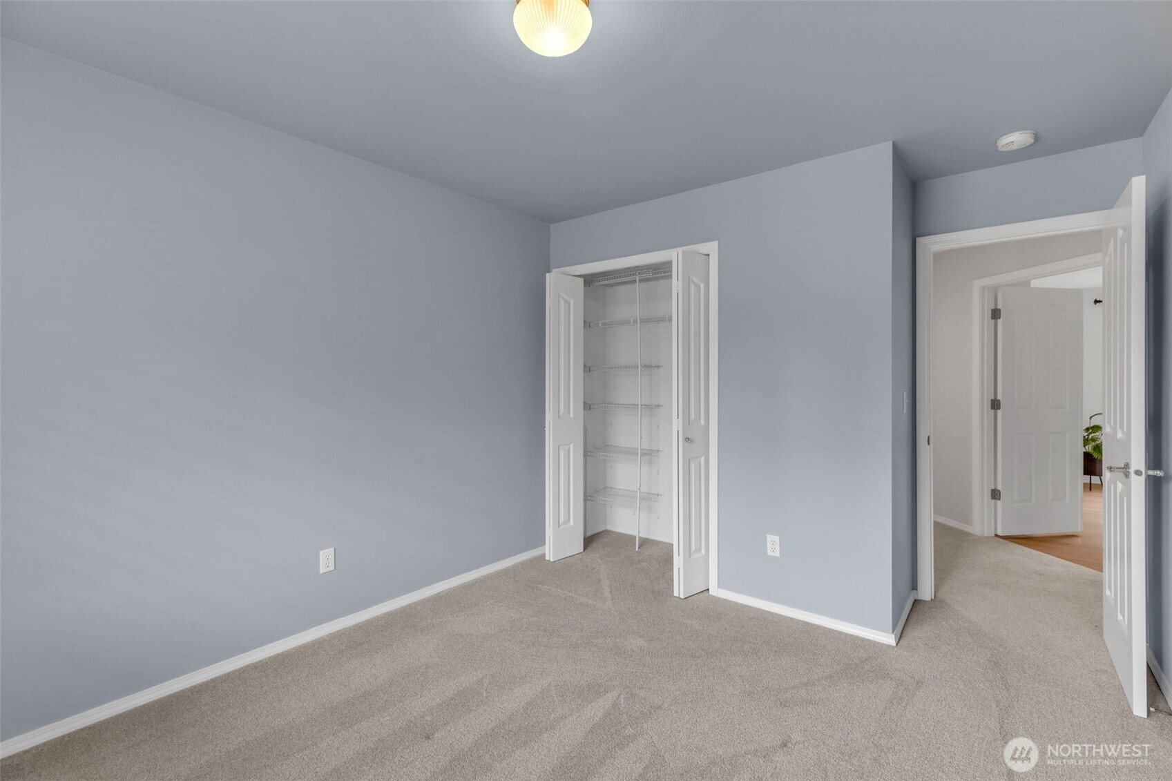 Federal Way, Washington 98003, United States, 4 Bedrooms Bedrooms, ,3 BathroomsBathrooms,Residential,Pending,132043