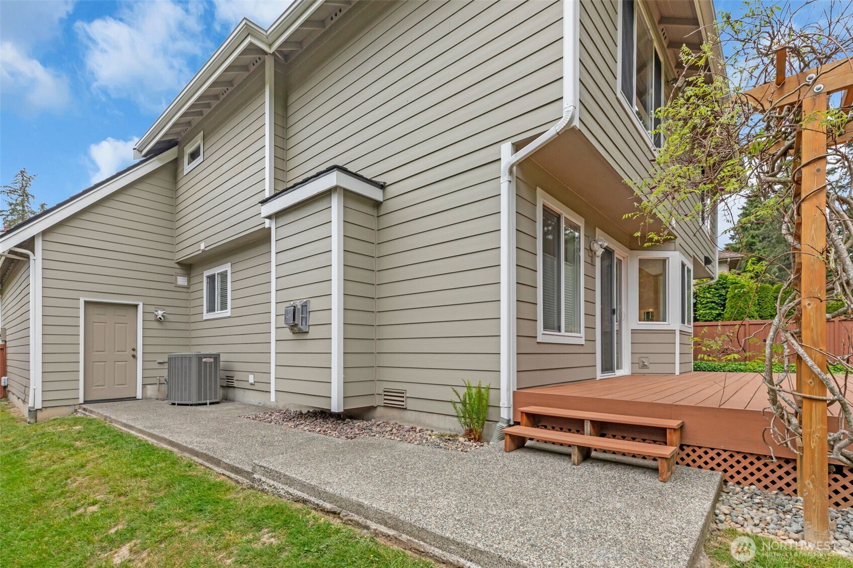 Federal Way, Washington 98003, United States, 4 Bedrooms Bedrooms, ,3 BathroomsBathrooms,Residential,Pending,132043