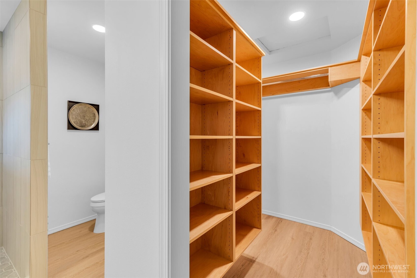 Federal Way, Washington 98003, United States, 4 Bedrooms Bedrooms, ,3 BathroomsBathrooms,Residential,Pending,132043