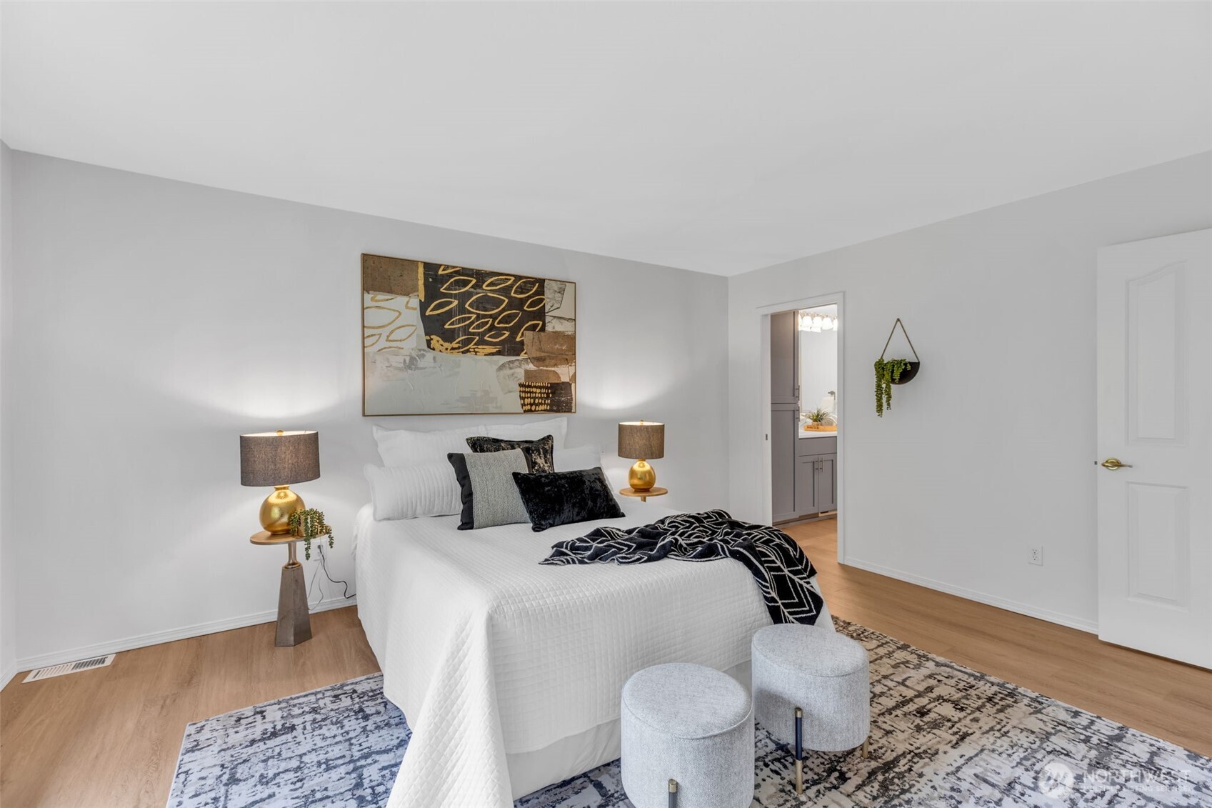 Federal Way, Washington 98003, United States, 4 Bedrooms Bedrooms, ,3 BathroomsBathrooms,Residential,Pending,132043