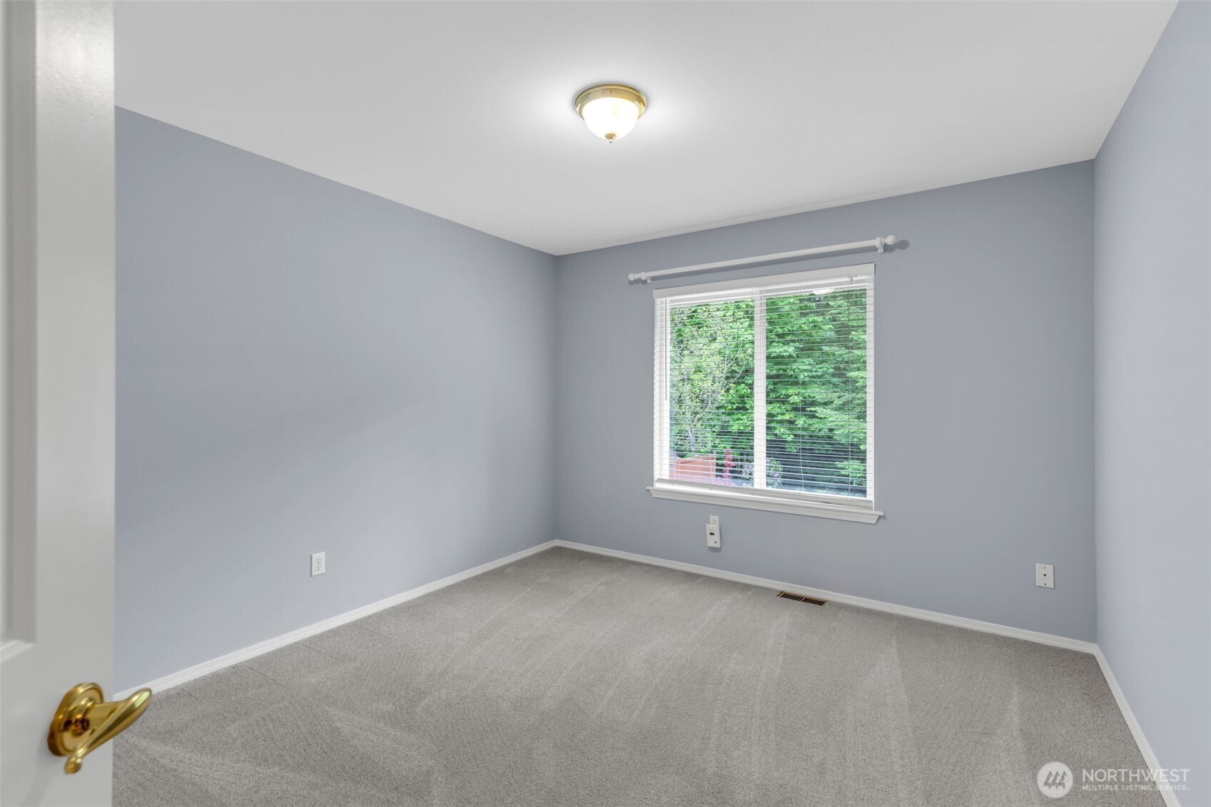 Federal Way, Washington 98003, United States, 4 Bedrooms Bedrooms, ,3 BathroomsBathrooms,Residential,Pending,132043