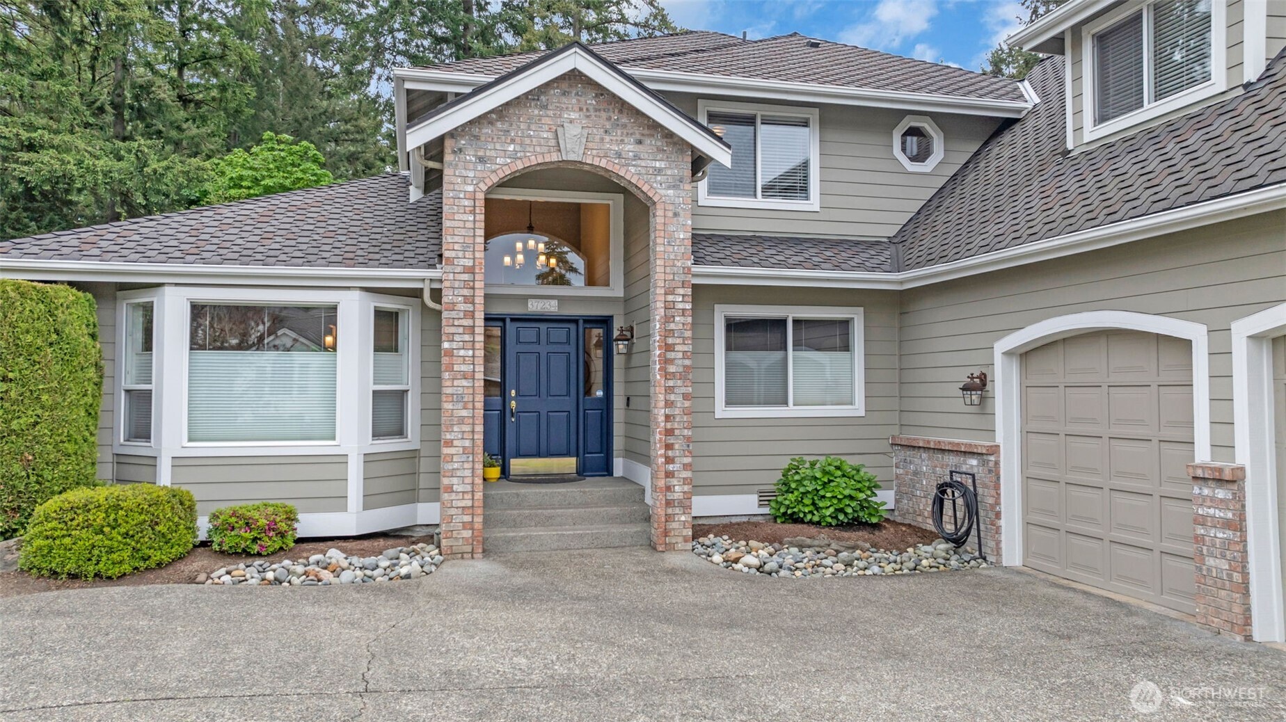 Federal Way, Washington 98003, United States, 4 Bedrooms Bedrooms, ,3 BathroomsBathrooms,Residential,Pending,132043