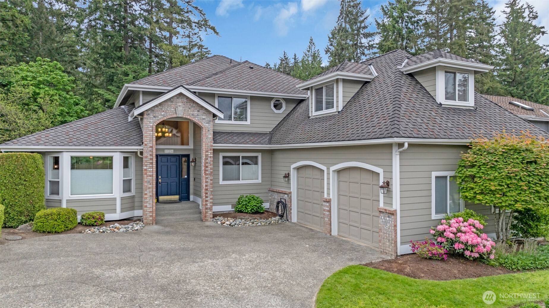 Federal Way, Washington 98003, United States, 4 Bedrooms Bedrooms, ,3 BathroomsBathrooms,Residential,Pending,132043