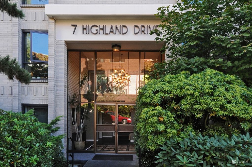 Photo of 7 Highland Drive #603, Seattle, WA 98109 (MLS # 1992809)