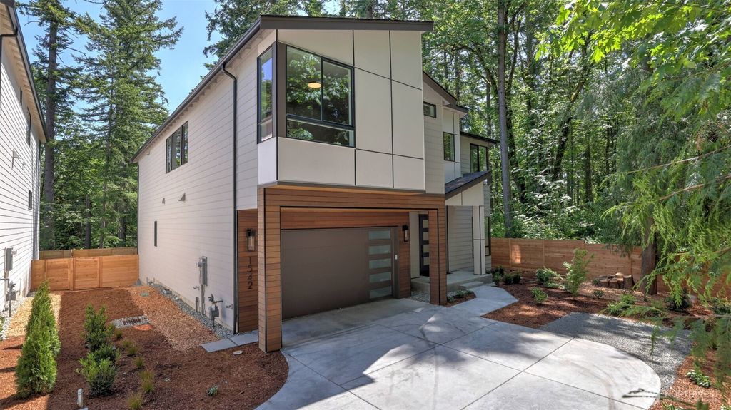 Photo of 1542 213th Court NE, Sammamish, WA 98074 (MLS # 2426640)