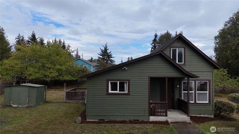 Photo of 1107 Glenwood St, Port Angeles, WA 98363 (MLS # 2434372)