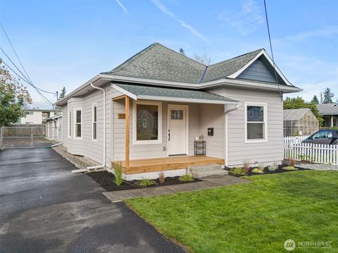 Photo of 529 4th Avenue SE, Puyallup, WA 98372 (MLS # 2457574)