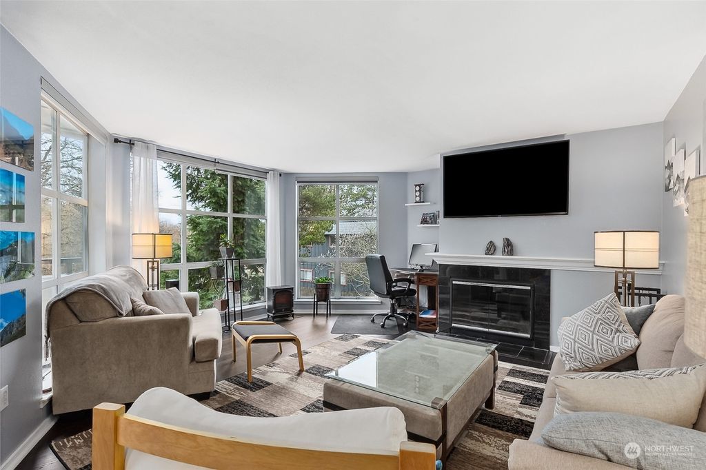 Photo of 424 102nd Avenue SE #101, Bellevue, WA 98004 (MLS # 2197401)