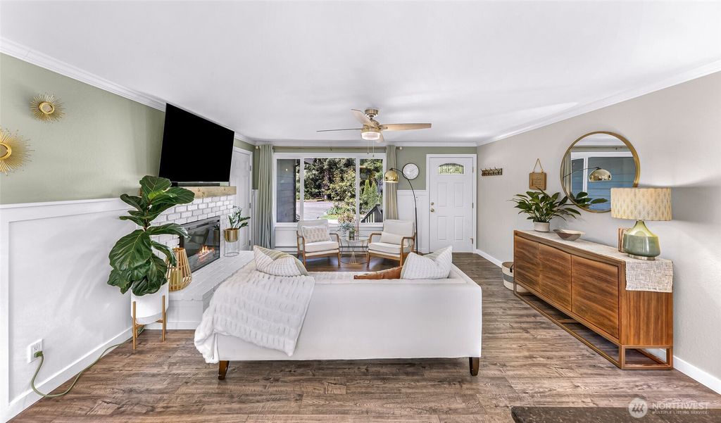 Photo of 13014 4th Drive SE, Everett, WA 98208 (MLS # 2504128)