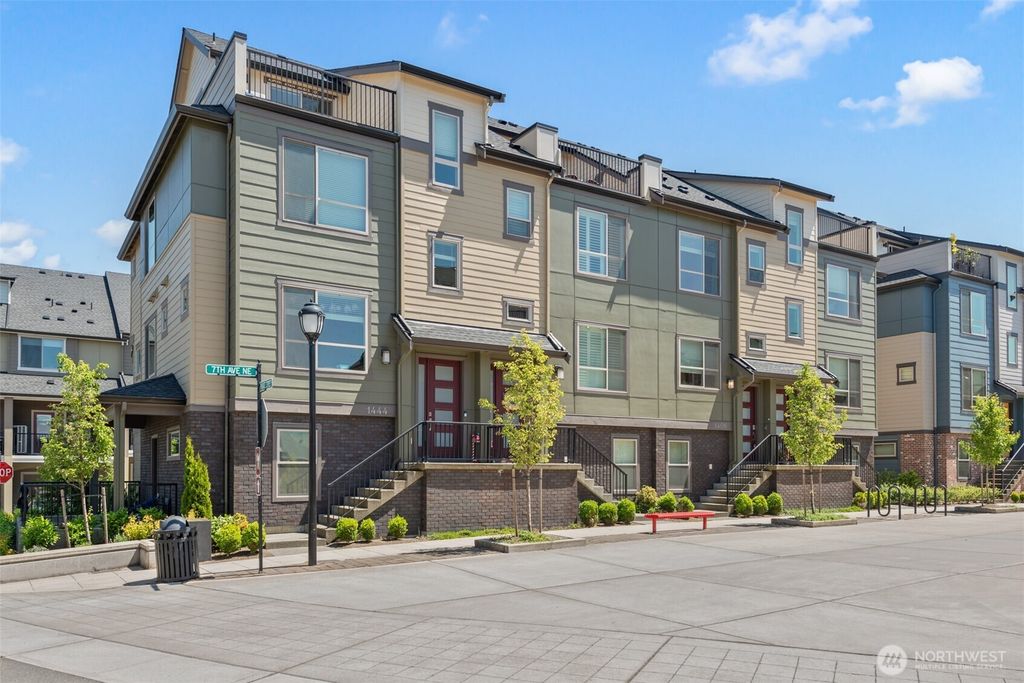 Photo of 1408 7th AVE NE Ave, Issaquah, WA 98029 (MLS # 2383140)