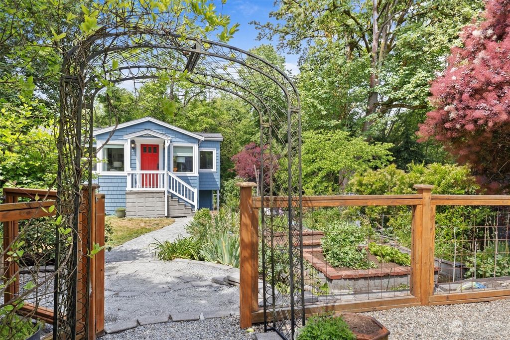 Photo of 9805 Ravenna Avenue NE, Seattle, WA 98115 (MLS # 2250129)