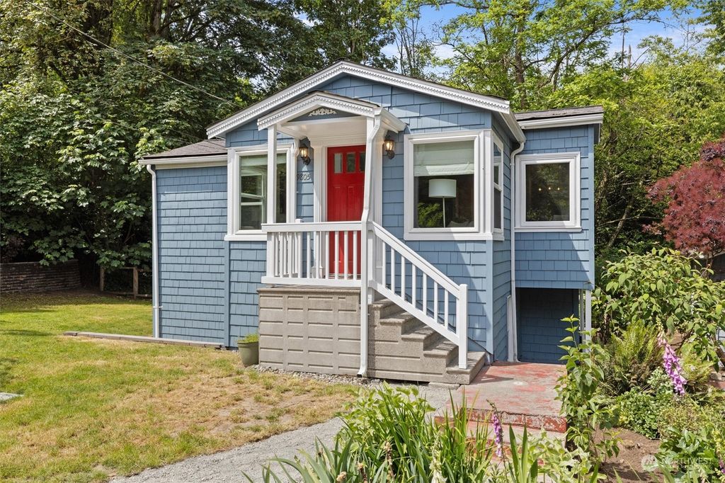 Photo of 9805 Ravenna Avenue NE, Seattle, WA 98115 (MLS # 2250129)